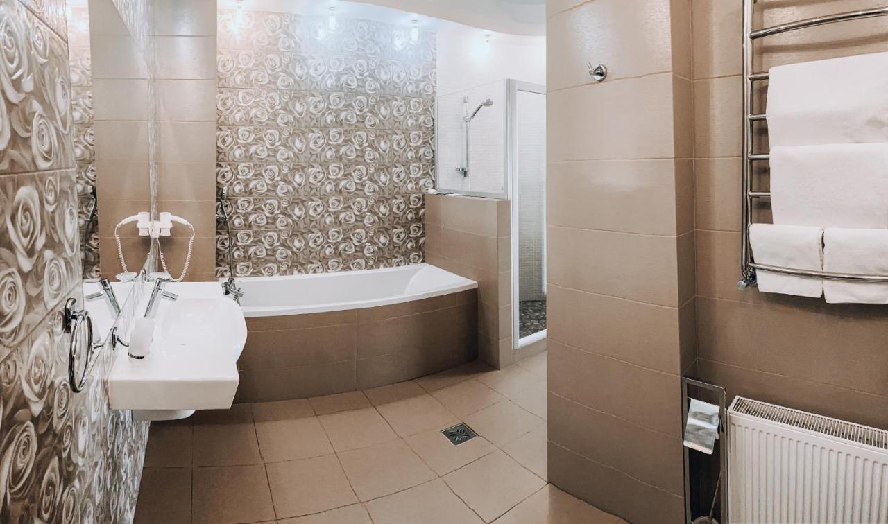 Greenstone Hotel Kherson Exterior photo
