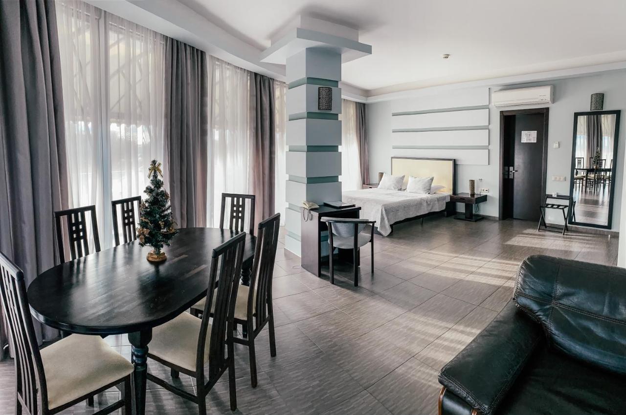 Greenstone Hotel Kherson Exterior photo