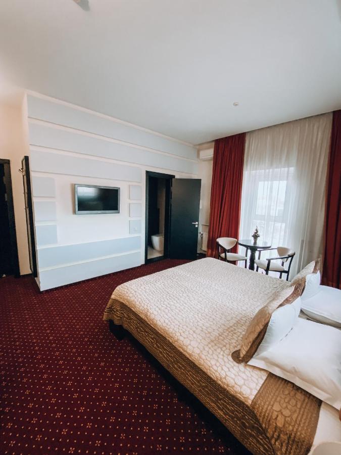 Greenstone Hotel Kherson Exterior photo