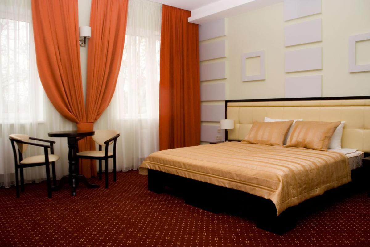 Greenstone Hotel Kherson Exterior photo