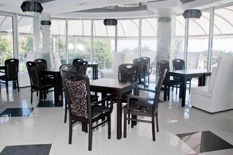 Greenstone Hotel Kherson Exterior photo